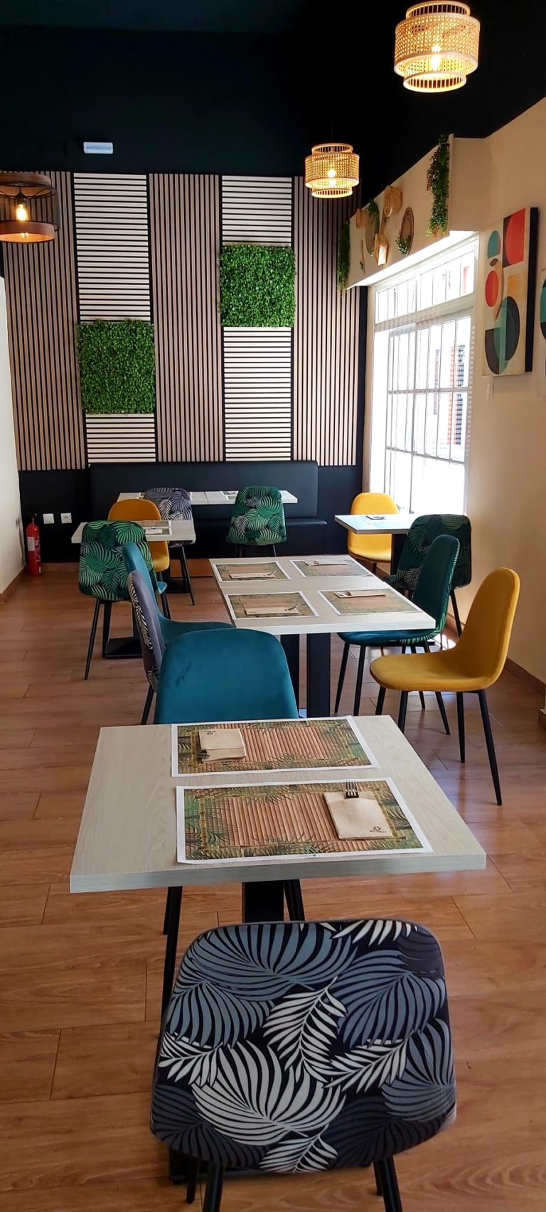 Img BAMVU CASUAL HEALTHY FOOD Malaga 2 768x1705