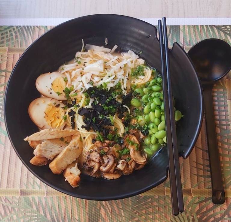 Resena BAMVU CASUAL HEALTHY FOOD Malaga 768x740